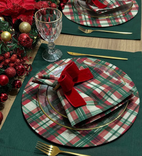 Classic Plaid Christmas Dinner Table Decoration